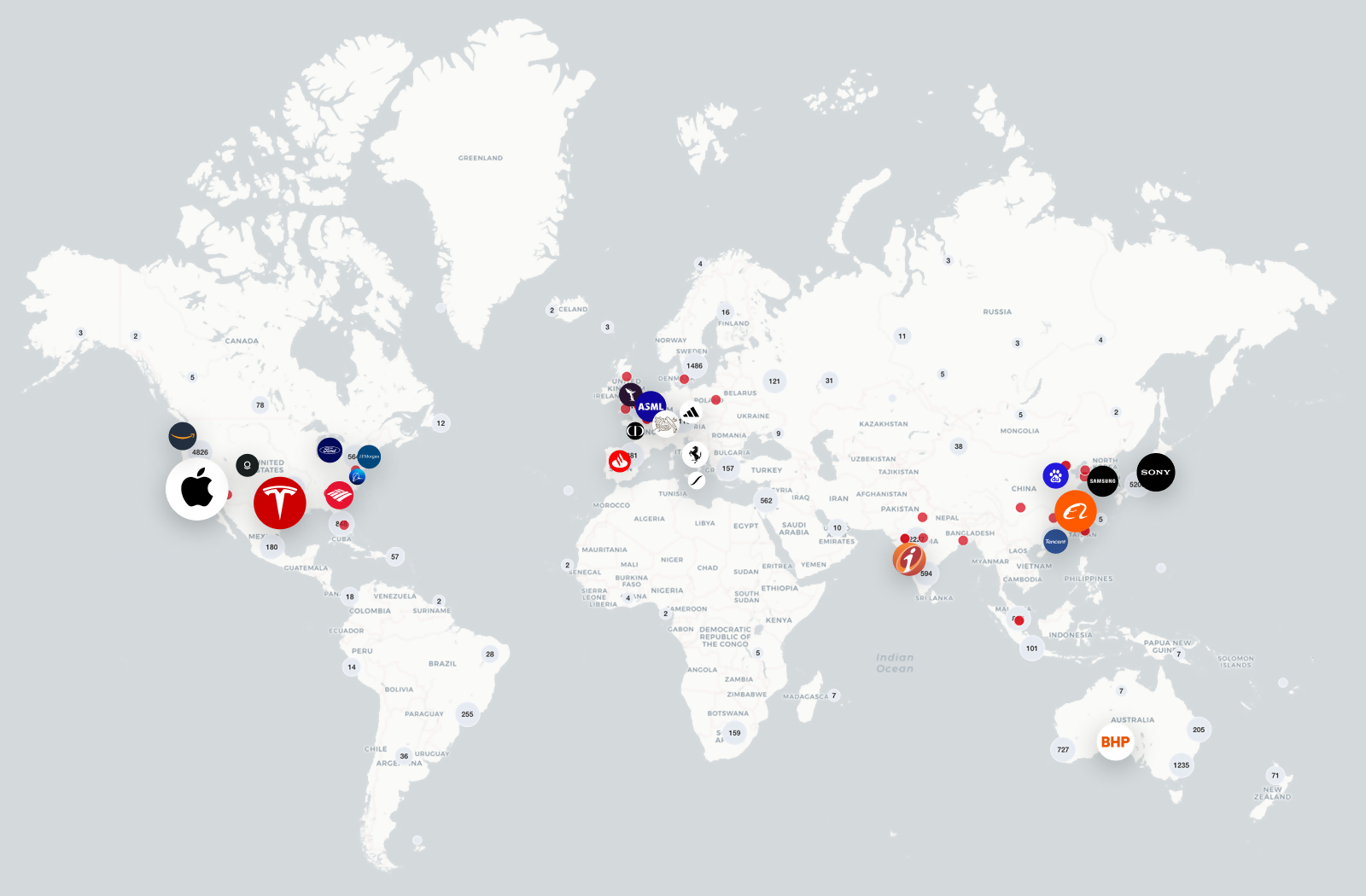 Logotipos de acciones superpuestos en un mapa del mundo